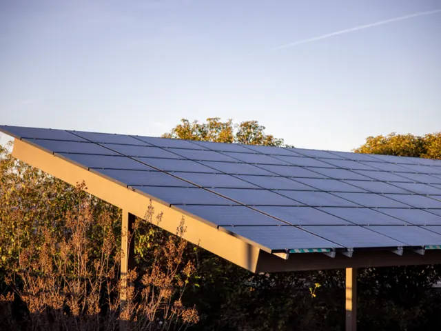 Panneaux photovoltaïques au soleil